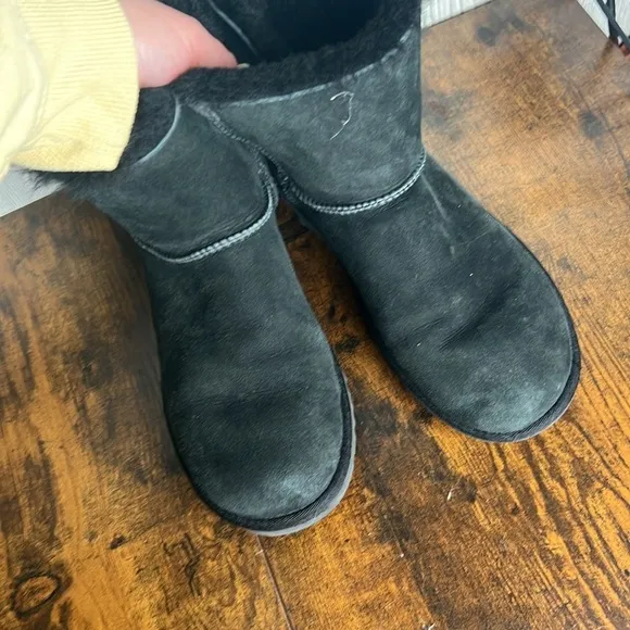 UGG Classic Heritage Bow Snow Black Suede Winter Sheepskin Boots Women's Sz 8