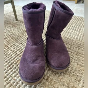 Ugg Classic Short Boots Port Plum Purple NWOT SIZE 8