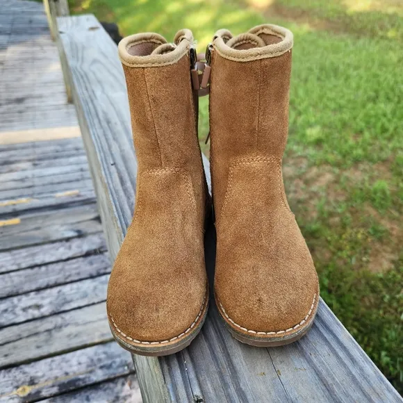 UGG Corene Kids Girls Brown Boots Size 10 Leather Waterproof
