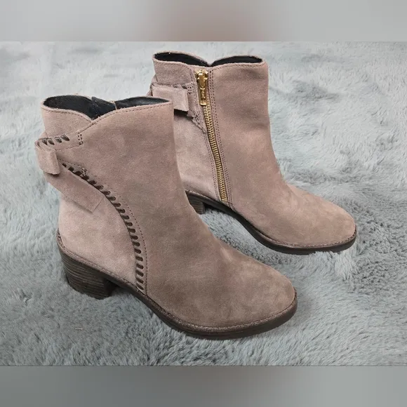 UGG Fraise Whipstitch Boots Suede Bow Back Stacked Heel Simply Taupe Sz 6 NEW