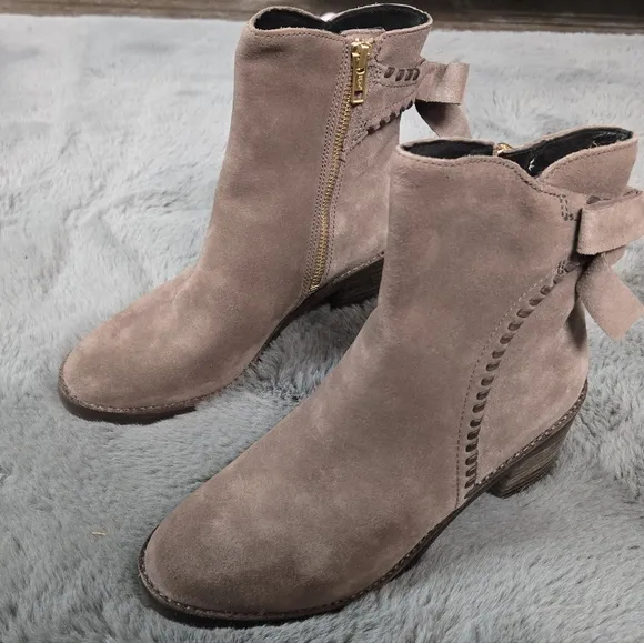 UGG Fraise Whipstitch Boots Suede Bow Back Stacked Heel Simply Taupe Sz 6 NEW