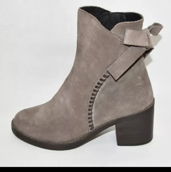 UGG Fraise Whipstitch Boots Suede Bow Back Stacked Heel Simply Taupe Sz 6 NEW