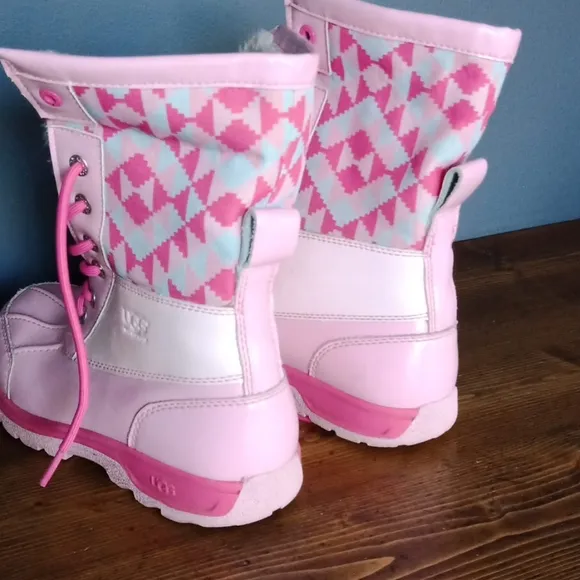 UGG  girls Butte Truckee boots