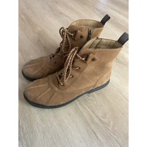 UGG Hapsburg duck boots women’s size 10 tan leather waterproof