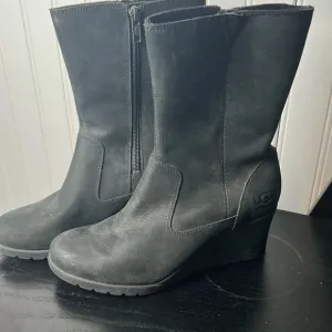 UGG Joely Black Waterproof Leather Wedges Boots Size 6
