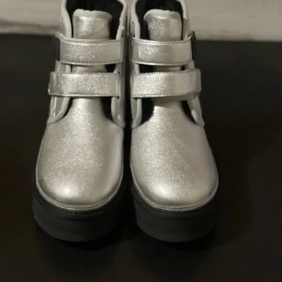 Ugg kids - big kids - Neumel Platform Leather Boots- Size:6