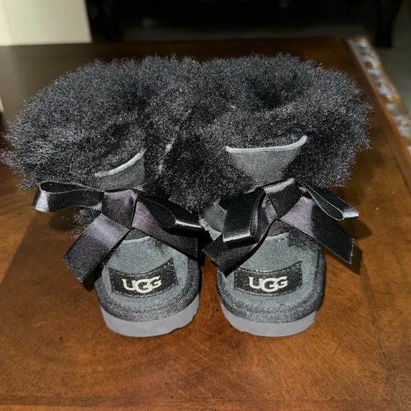UGG Kids MIni Bailey Bow Suede Boots Toddler 7