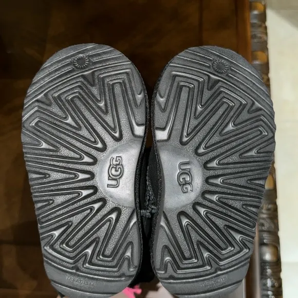 UGG Kids MIni Bailey Bow Suede Boots Toddler 7