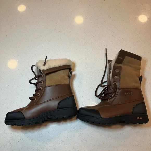 UGG kids snow boots size 1! Butte II waterproof boots