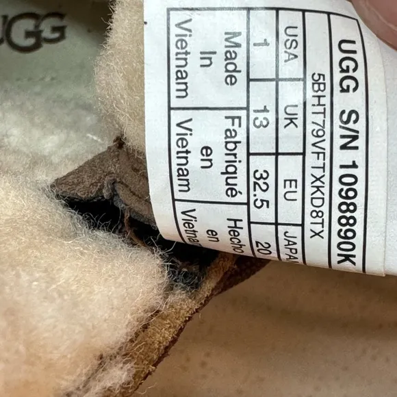 UGG kids snow boots size 1! Butte II waterproof boots