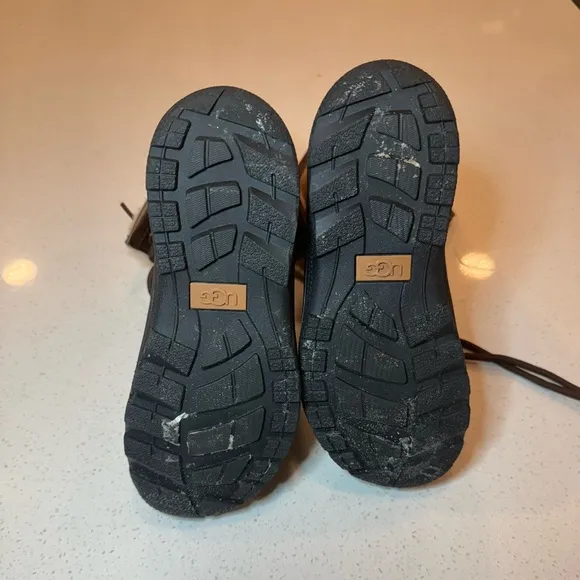 UGG kids snow boots size 1! Butte II waterproof boots
