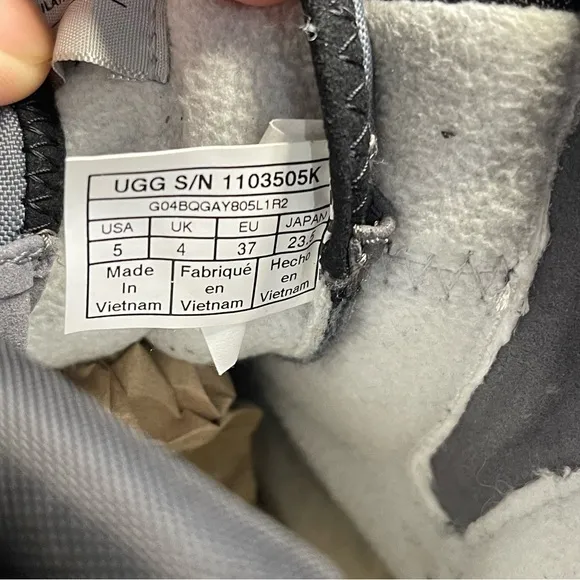 UGG Kids Turlock WP Gray Black Boots Youth Size 5 STYLE: 1103505K