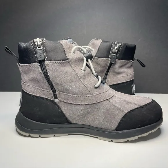 UGG Kids Turlock WP Gray Black Boots Youth Size 5 STYLE: 1103505K