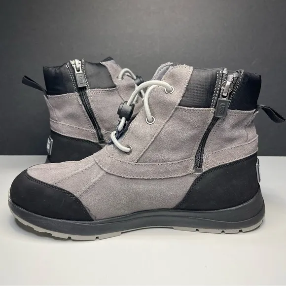 UGG Kids Turlock WP Gray Black Boots Youth Size 5 STYLE: 1103505K