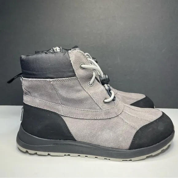 UGG Kids Turlock WP Gray Black Boots Youth Size 5 STYLE: 1103505K