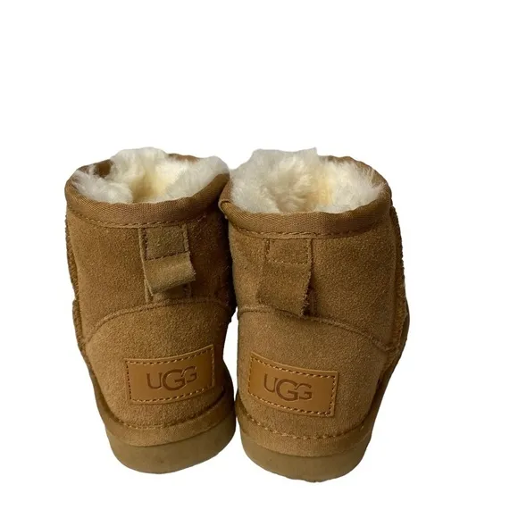 UGG little kids children are sheepskin fur lined suede boots size 10