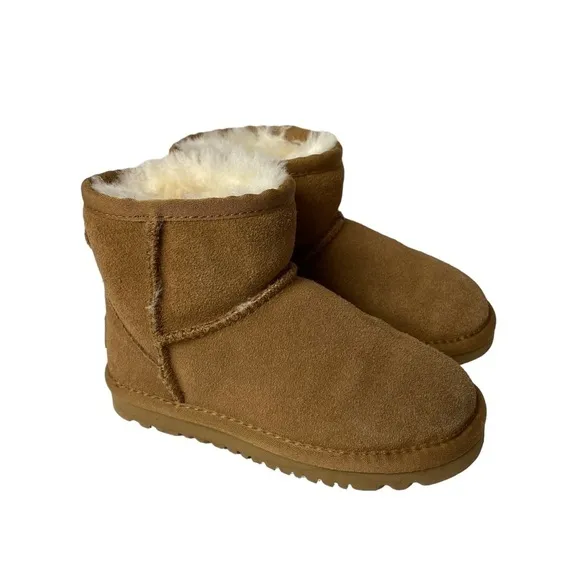 UGG little kids children are sheepskin fur lined suede boots size 10