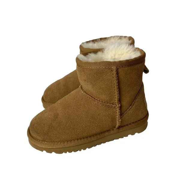 UGG little kids children are sheepskin fur lined suede boots size 10