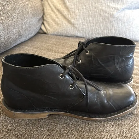 UGG Men's Black Leather Chukka Boots Size 9