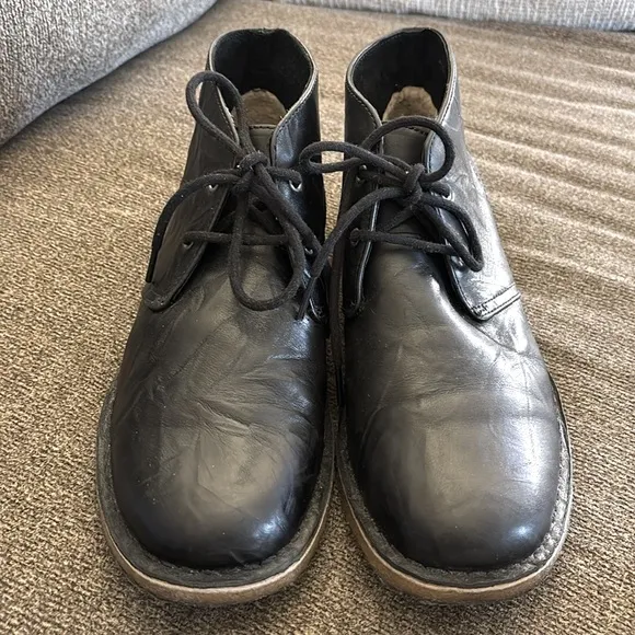 UGG Men's Black Leather Chukka Boots Size 9