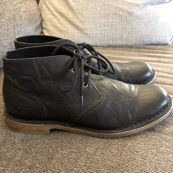 UGG Men's Black Leather Chukka Boots Size 9