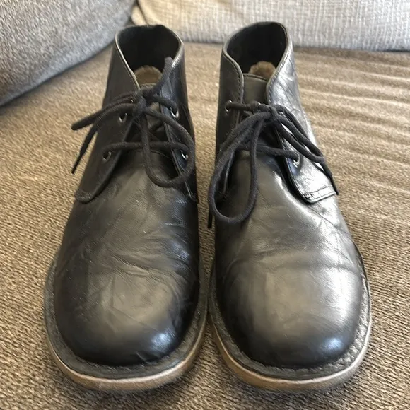 UGG Men's Black Leather Chukka Boots Size 9