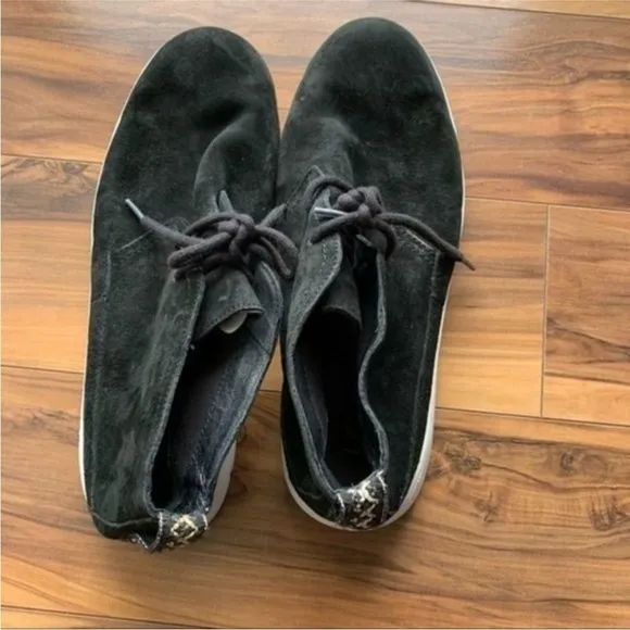 Ugg men’s black suede chukka boots 11