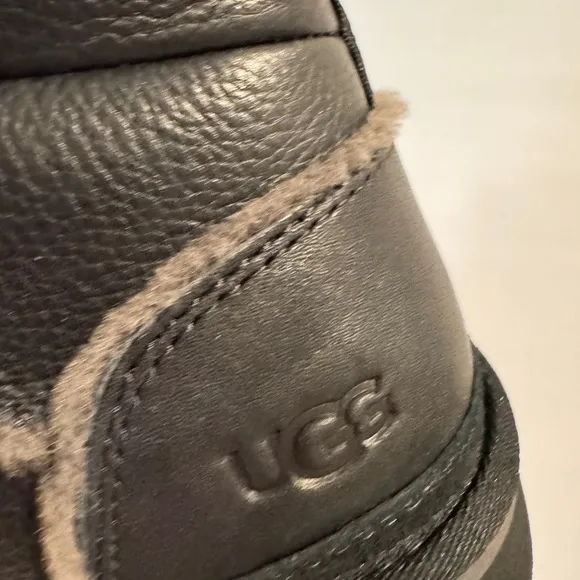 UGG Men's Neumel High Heritage Fashion Boot size 13 New Suede upper