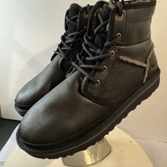 UGG Men's Neumel High Heritage Fashion Boot size 13 New Suede upper