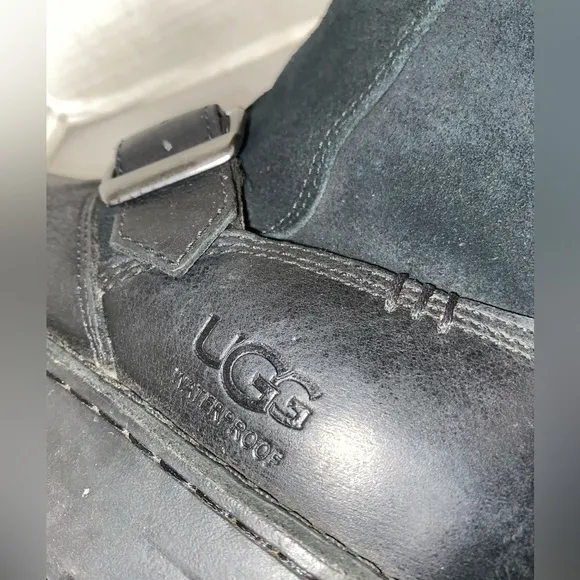 UGG Messner 1007797 Men’s Black Waterproof Leather and suede Sz 8