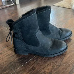 UGG Naiyah Lace Back Sheerling Boots, Black Leather &amp; Suede, Womens Size 11 GUC