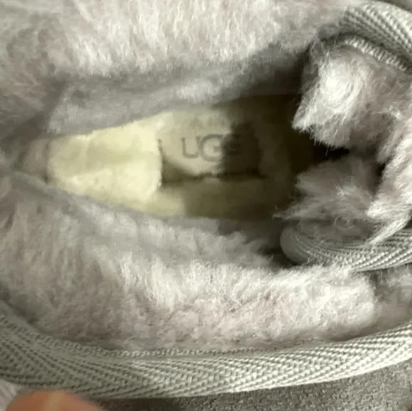UGG Neumel suede
