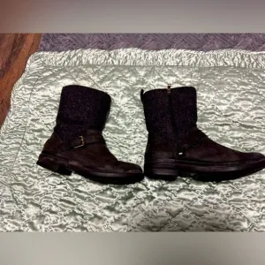 UGG  Robbie Black Waterproof Boots Size 7