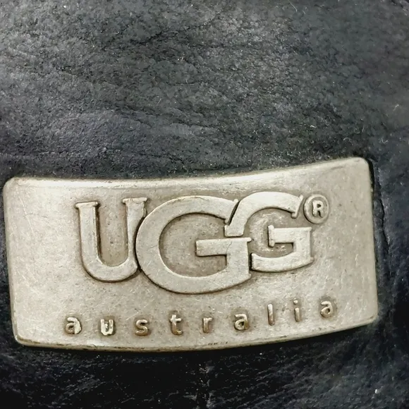 UGG Shearling Black Leather Mid Calf Silver Buckles Detail Winter Boots I795