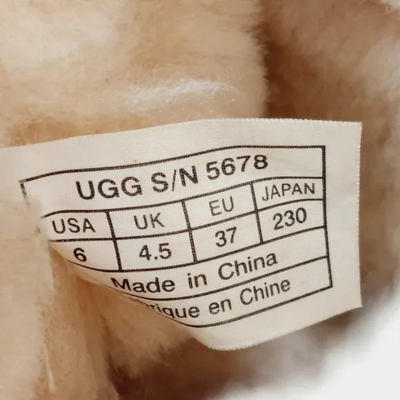 UGG Shearling Black Leather Mid Calf Silver Buckles Detail Winter Boots I795