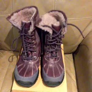 UGG snow boots in excellent condition