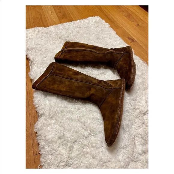 UGG SUEDE BOOT
