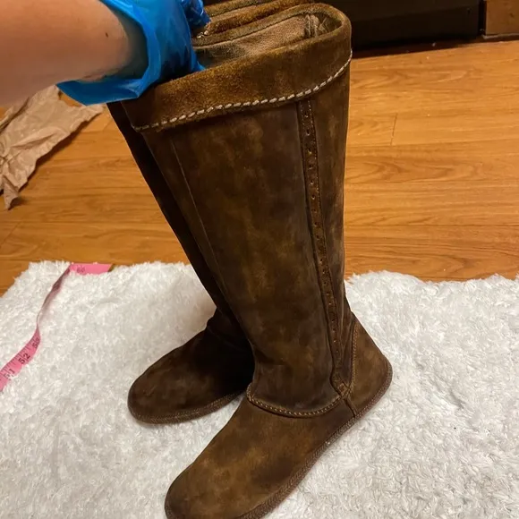 UGG SUEDE BOOT