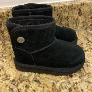 Ugg toddler boots size 8, brand new
