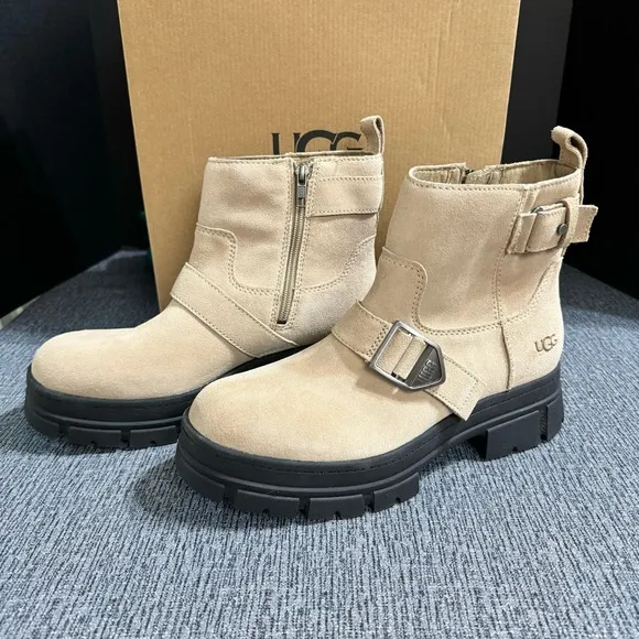 UGG Women’s Ashton Waterproof Boot