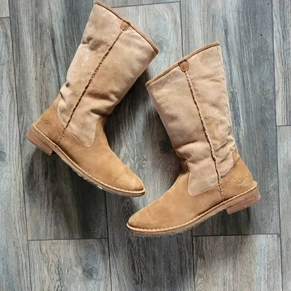 UGG Women's Chestnut Daphne Boots