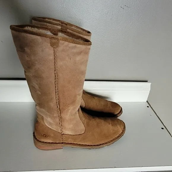 UGG Women's Chestnut Daphne Boots