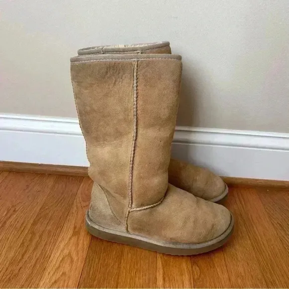 UGG Women's Classic Tall Chestnut Tan Winter Snow Lined Boots Size 7