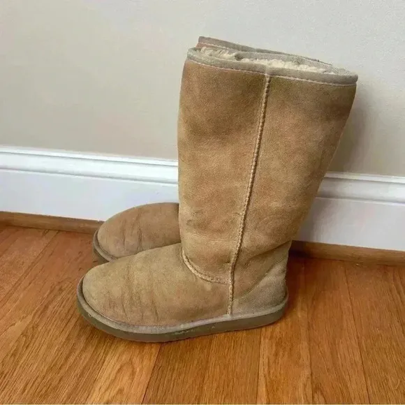 UGG Women's Classic Tall Chestnut Tan Winter Snow Lined Boots Size 7