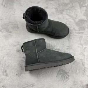 UGG Womens Classic Ultra Mini Boots Size 7 Black Ankle Fur Suede Snow Trendy