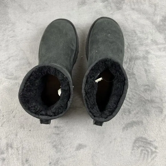 UGG Womens Classic Ultra Mini Boots Size 7 Black Ankle Fur Suede Snow Trendy