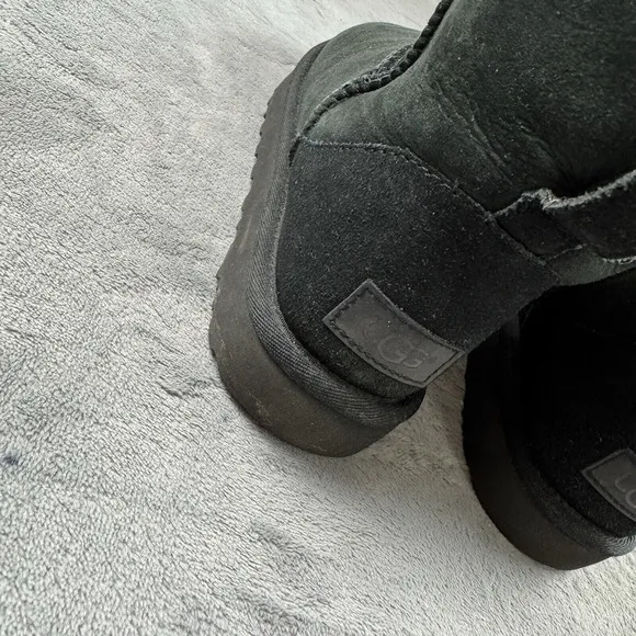 UGG Womens Classic Ultra Mini Boots Size 7 Black Ankle Fur Suede Snow Trendy