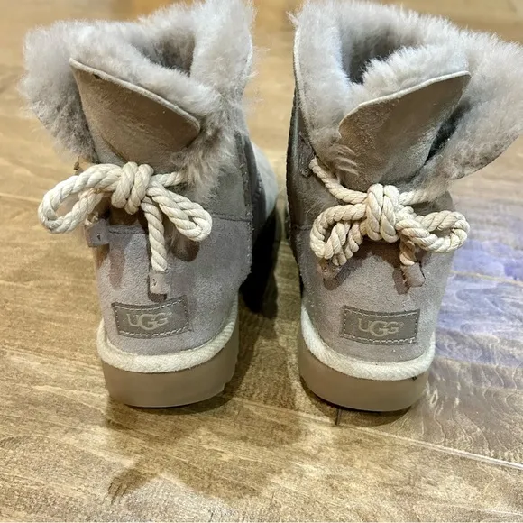 UGG Women’s Mini Bailey Bow II Boots Grey Size 8 EUC