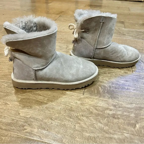 UGG Women’s Mini Bailey Bow II Boots Grey Size 8 EUC