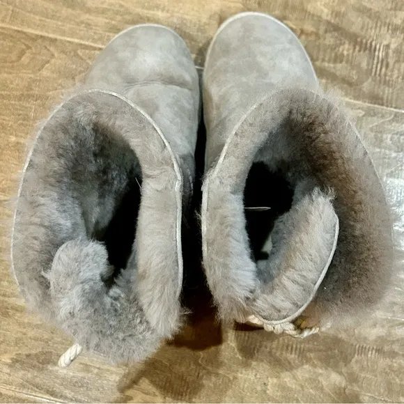 UGG Women’s Mini Bailey Bow II Boots Grey Size 8 EUC